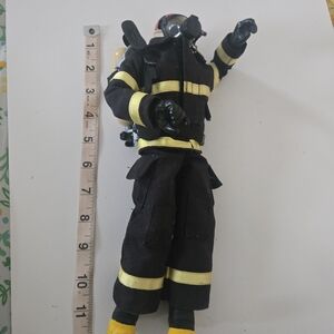 GI JOE METRO FIREFIGHTER ACTION FIGUREa